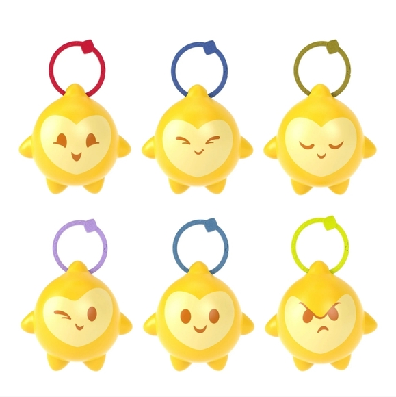 : 10 sealed Disney’s Wish Star Reveals Mini Doll Surprise, Keychain Compact - Picture 9 of 12